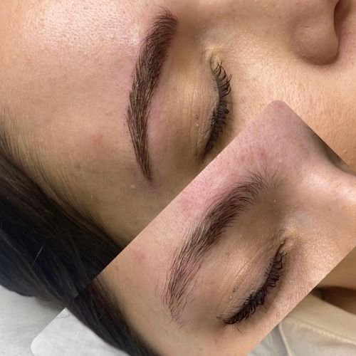 mujer mostrando diseño de cejas en Servicios Peluquería Estética El Ejido